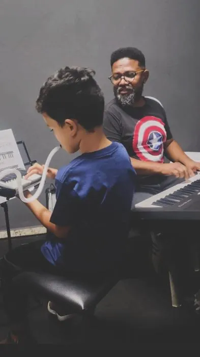 Aula de teclado na Academy Music Classes