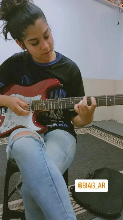 Aula de guitarra na Academy Music Classes