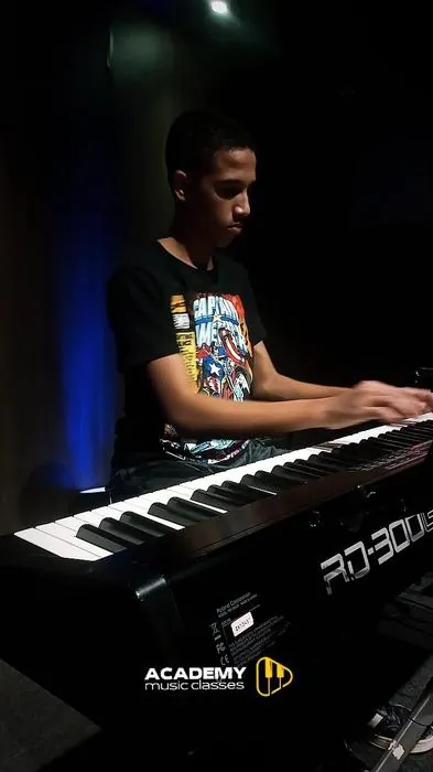 Aula de teclado na Academy Music Classes